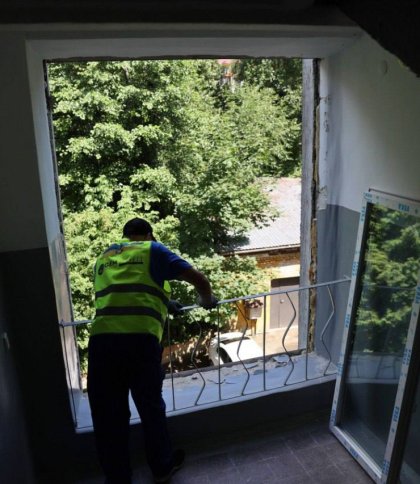 Ракетна атака по Львову: у будинках, які постраждали, встановлюють вікна