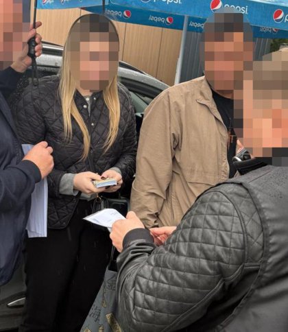 На хабарі затримали посадовця Львівської митниці, який брав “відкати” за контрабанду елітних прикрас