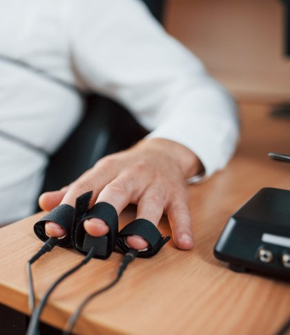 Перевірка працівників і кандидатів на роботу на поліграфі