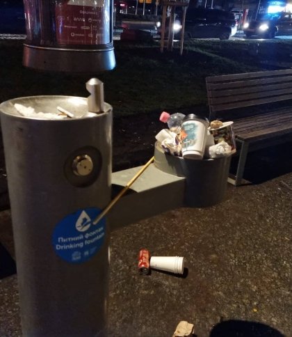 «Реально гидко»: у центрі Львова переплутали смітник з питним фонтаном та лишили у ньому «сюрприз»