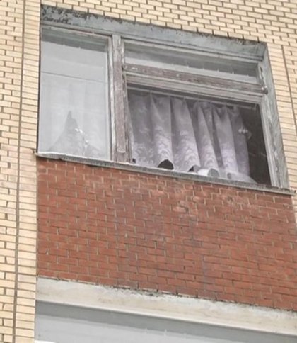 Вибиті вікна в одній із будівель на Хмельниччині, 8 січня 2024, фото «Суспільного»