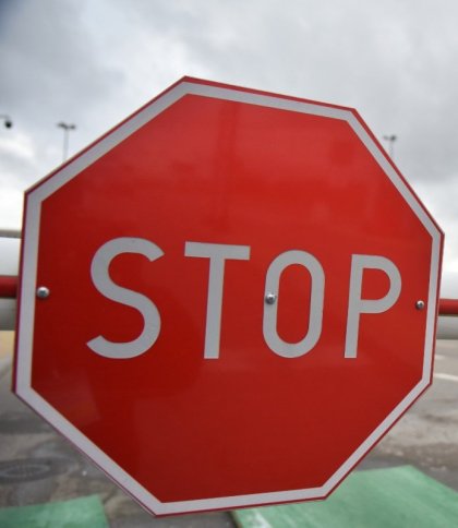 Перетнути кордон неможливо: пункти пропуску на держкордоні не працюють через ворожу атаку