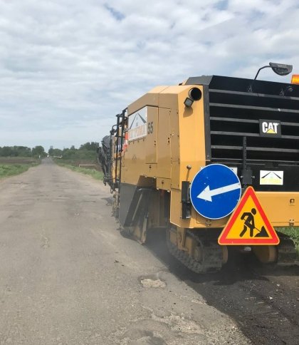 На Львівщині поблизу Куликова почали ремонтувати дорогу