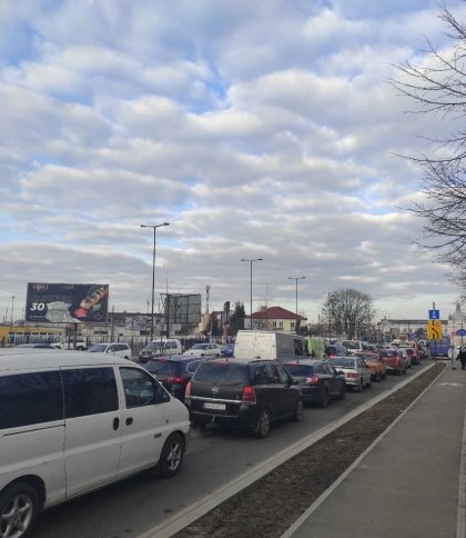 В'їзд на Головний залізничний вокзал Львова закрили для приватного автотранспорту