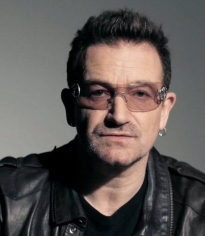 До України завітав музикант гурту U2 Боно та виступив у метро на Хрещатику