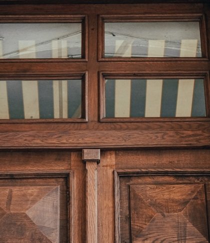 Мали тріщини та значні пошкодження: у Львові відновили історичні двері будинку 18-го століття