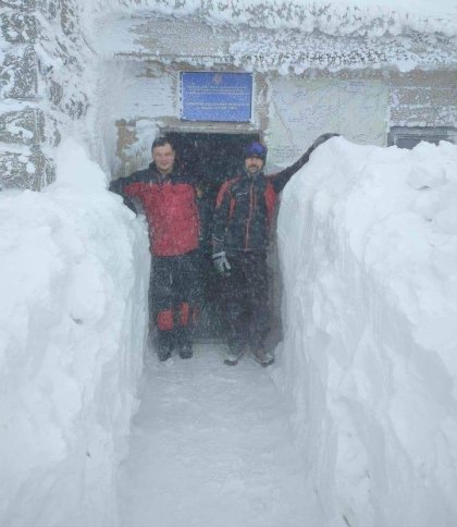 У Карпатах намело майже два метри снігу