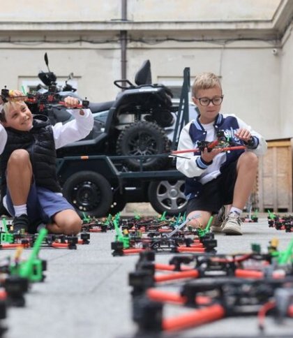 Львівські школярі передали допомогу військовим на понад 2 млн грн