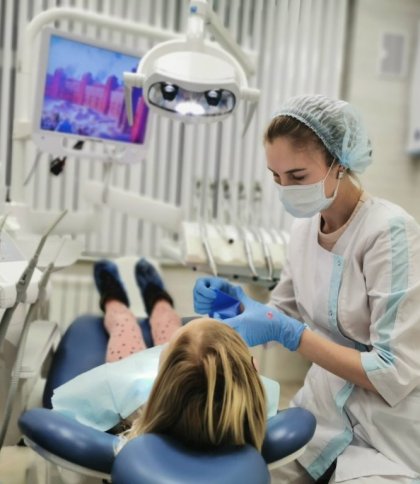 У Львові стоматолог відсудила майже 170 тис. грн заборгованої зарплати