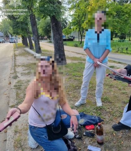 Вкрали телефон у дитини на фізкультурі: у Львові поліцейські затримали двох зловмисниць