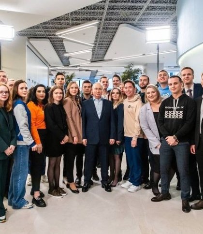 Комплекси диктатора: Путін на зустріч зі студентами одягнув підбори, аби здаватись вищим