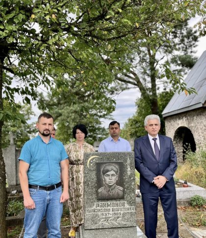 Посол Таджикистану приїхав в Раву-Руську відвідати могилу брата президента своєї країни