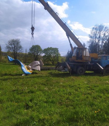 На Мостищині демонтували вже четвертий за два дні пам’ятник радянської доби (фото, відео)