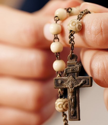 Під Львовом двоє чоловіків побили водія битою через вервицю