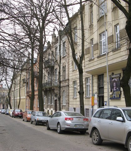 Через ремонт тротуару поблизу Львівської політехніки не працюватиме парковка