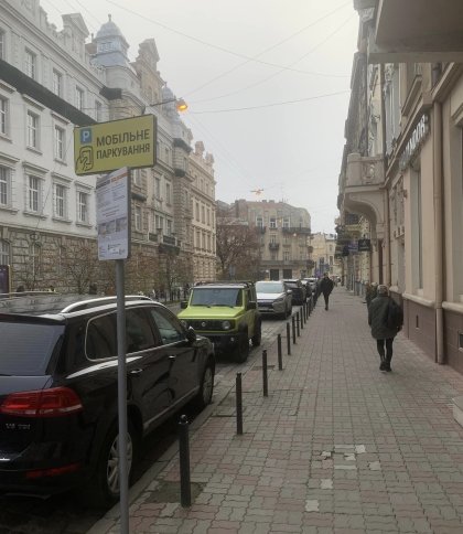 Львів’яни скаржаться, що вдень на вулицях не вимикають ліхтарів