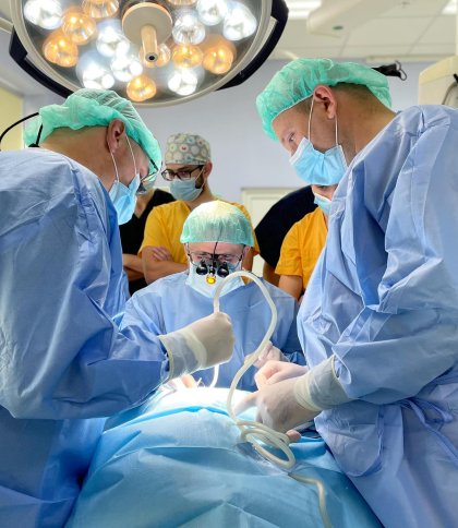 Львівські хірурги видалили 15-річному хлопцеві смертельно небезпечну пухлину