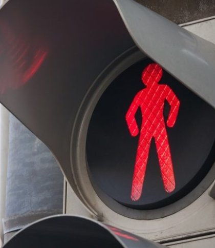 У Львові оштрафували пішохода, який перебігав дорогу на “червоне”