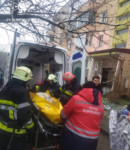 Впала та не могла відчинити двері: у Львівському районі рятувальники допомогли 84-річній жінці