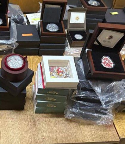На Львівщині прикордонники виявили контрабанду монет та брендового взуття