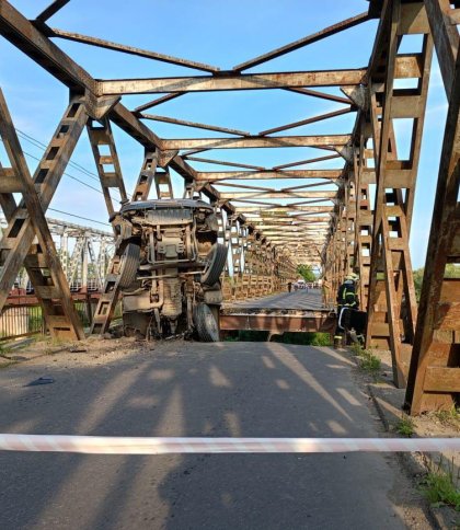 Обвал мосту на Закарпатті: в «Укравтодорі» назвали причину
