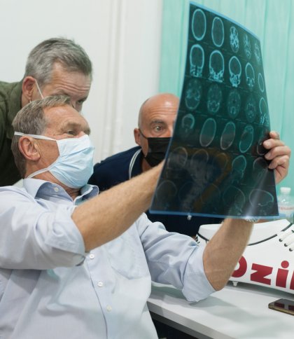 У Львові дітей зі складними вадами оперує відомий німецький хірург