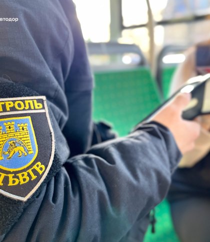 На Сихові пасажири тролейбуса побили контролера