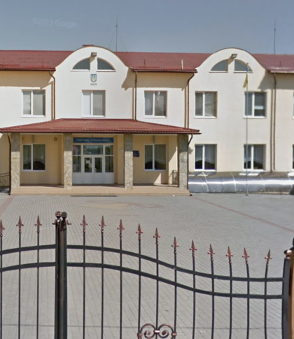 Антимонопольний комітет оштрафував дві компанії за змову на тендері з ремонту школи в Зубрі