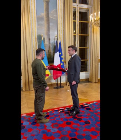 Макрон нагородив Зеленського найвищою відзнакою Франції (відео)