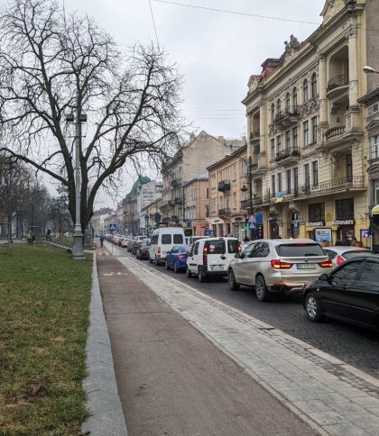 Ситуація на дорогах Львова: центр «стоїть», в місті патрулюють поліцейські