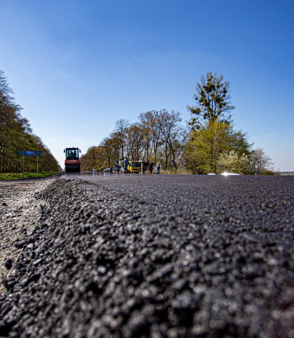 Дорожники показали, як ремонтують дорогу Червоноград – Рава-Руська
