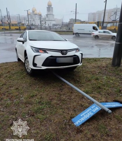 Не зміг обрати правильний шлях: на Сихові 18-річний горе-водій скоїв ДТП