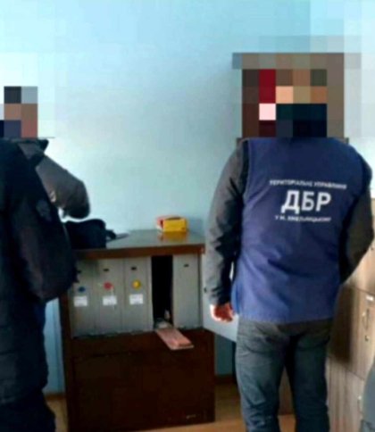 Правоохоронці обшукують Чернівецьку митницю, фото прокуратури