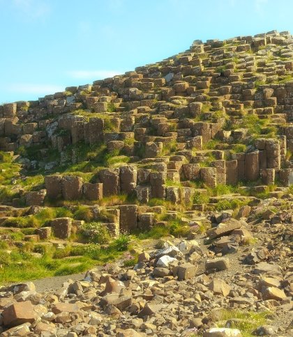 Учені пояснили виникнення у Північній Ірландії загадкових кам’яних колон