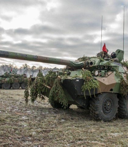 Франція відправила в Україну першу партію колісних танків