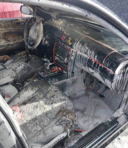 На Львівщині з невідомих причин спалахнув автомобіль на стоянці