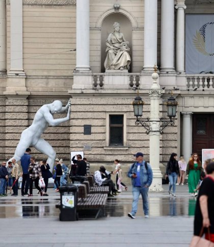 У суботу з-під львівської Опери заберуть скульптуру Емануеле Джіаннеллі