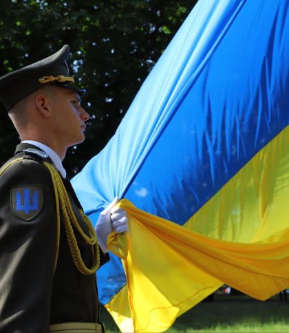 У Львові урочисто підняли прапор з нагоди Дня Конституції України