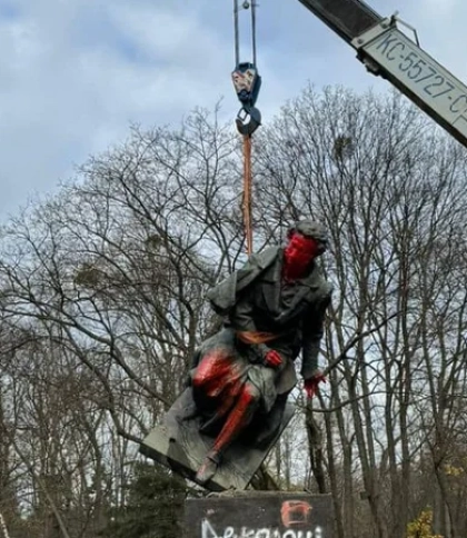 У Києві демонтували пам’ятник російському поету Олександру Пушкіну