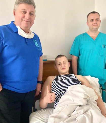 Дошкуляв біль у спині: у Львові прооперували підлітка з пухлиною кісток тазу