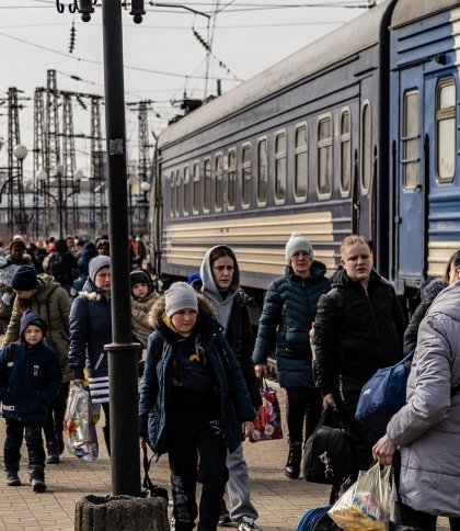 Що робити вимушеним переселенцям, що прибули на Львівщину поїздом