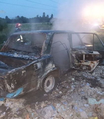 У Яворівському районі вщент згорів автомобіль "ВАЗ 2101" (фото)