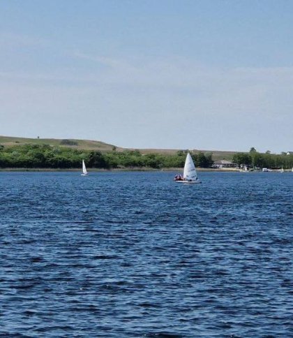 Змагання відбуваються на найбільшому озері області