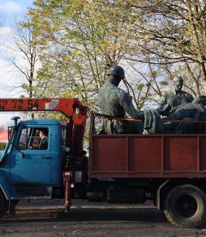 Із “Пагорбу слави” у Львові забрали радянські скульптури (фото)