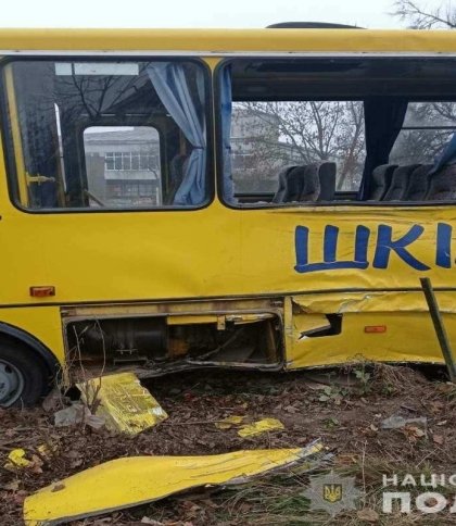 У Червонограді зіткнулися "Школярик" та вантажівка: постраждали діти