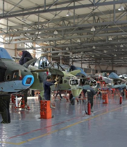 Білоруські спеціалісти відновлюють російські бойові літаки під москвою