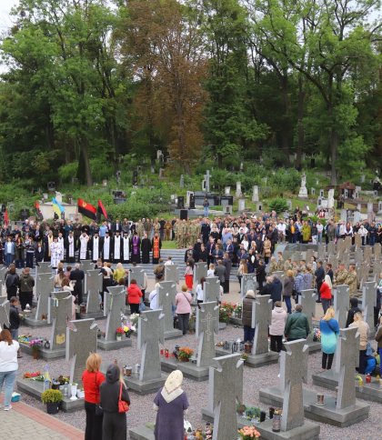 У Львові з нагоди Дня Незалежності вшанували памʼять полеглих захисників