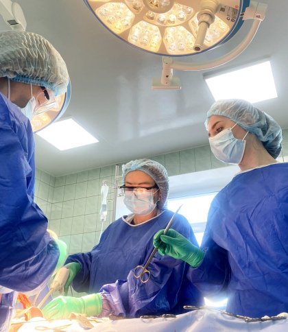 Львівські онкологи прооперували 20-річну пацієнтку з пухлиною 30×30 сантиметрів