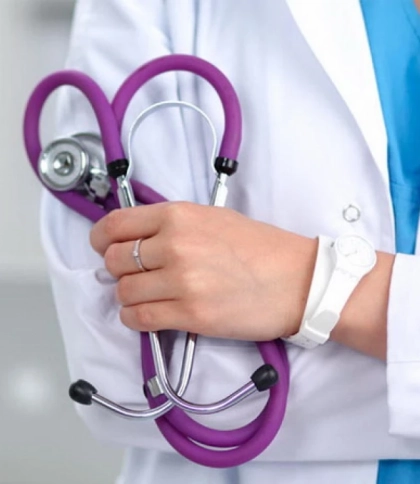 На Львівщині сімейну лікарку відсторонили від роботи через підозру в підробці документів