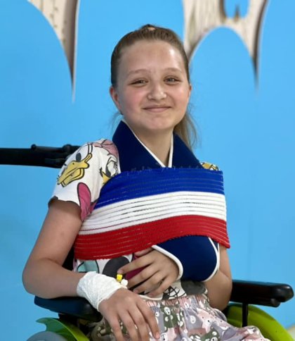 На Львівщині 11- річна дівчинка перелетіла через гойдалку і отримала травми як після ДТП